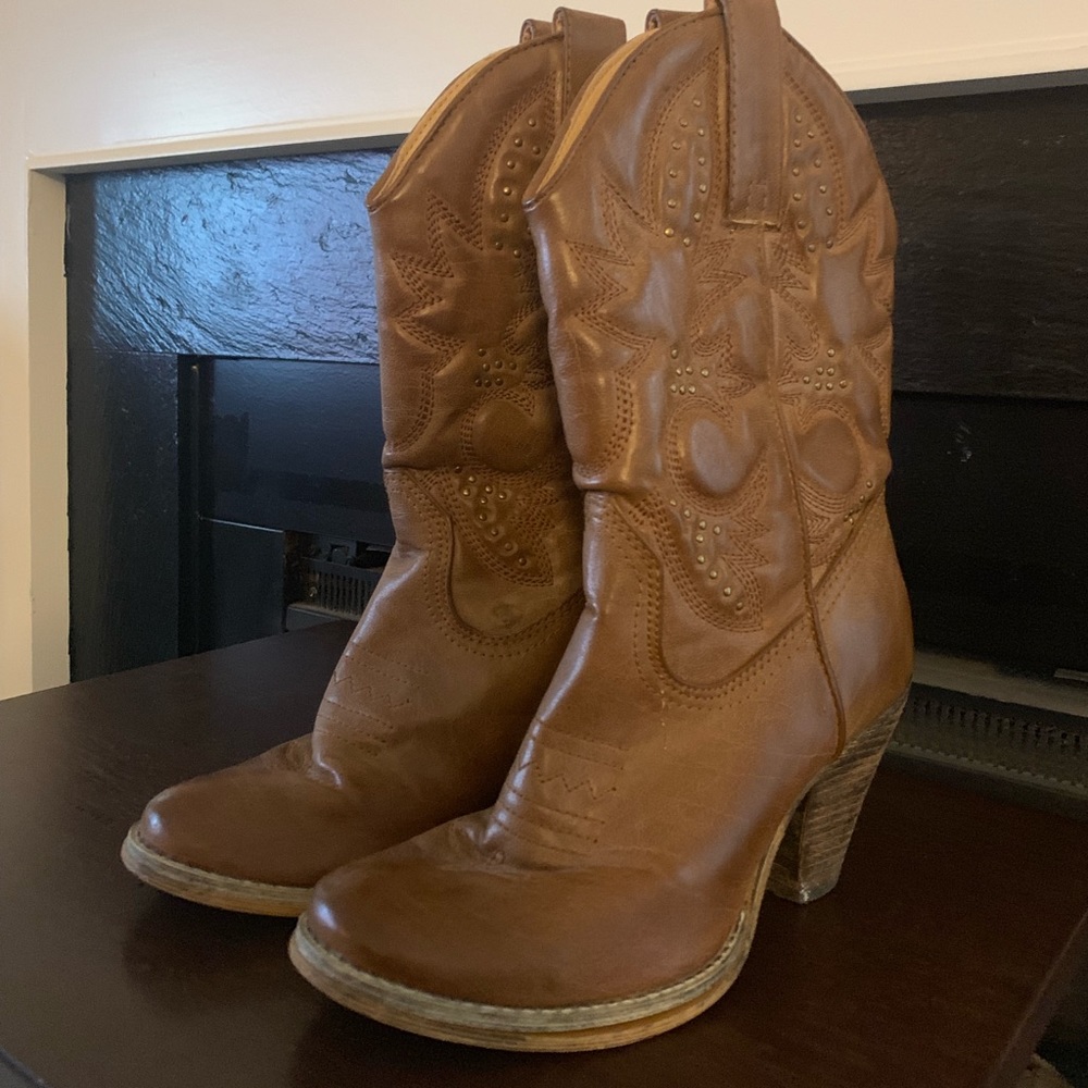 Women’s cowgirl boots